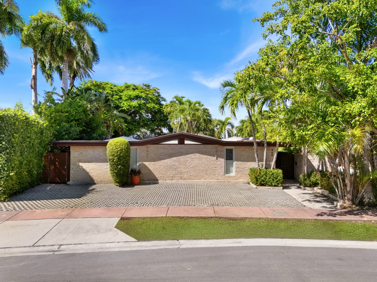 444 W Rivo Alto Drive