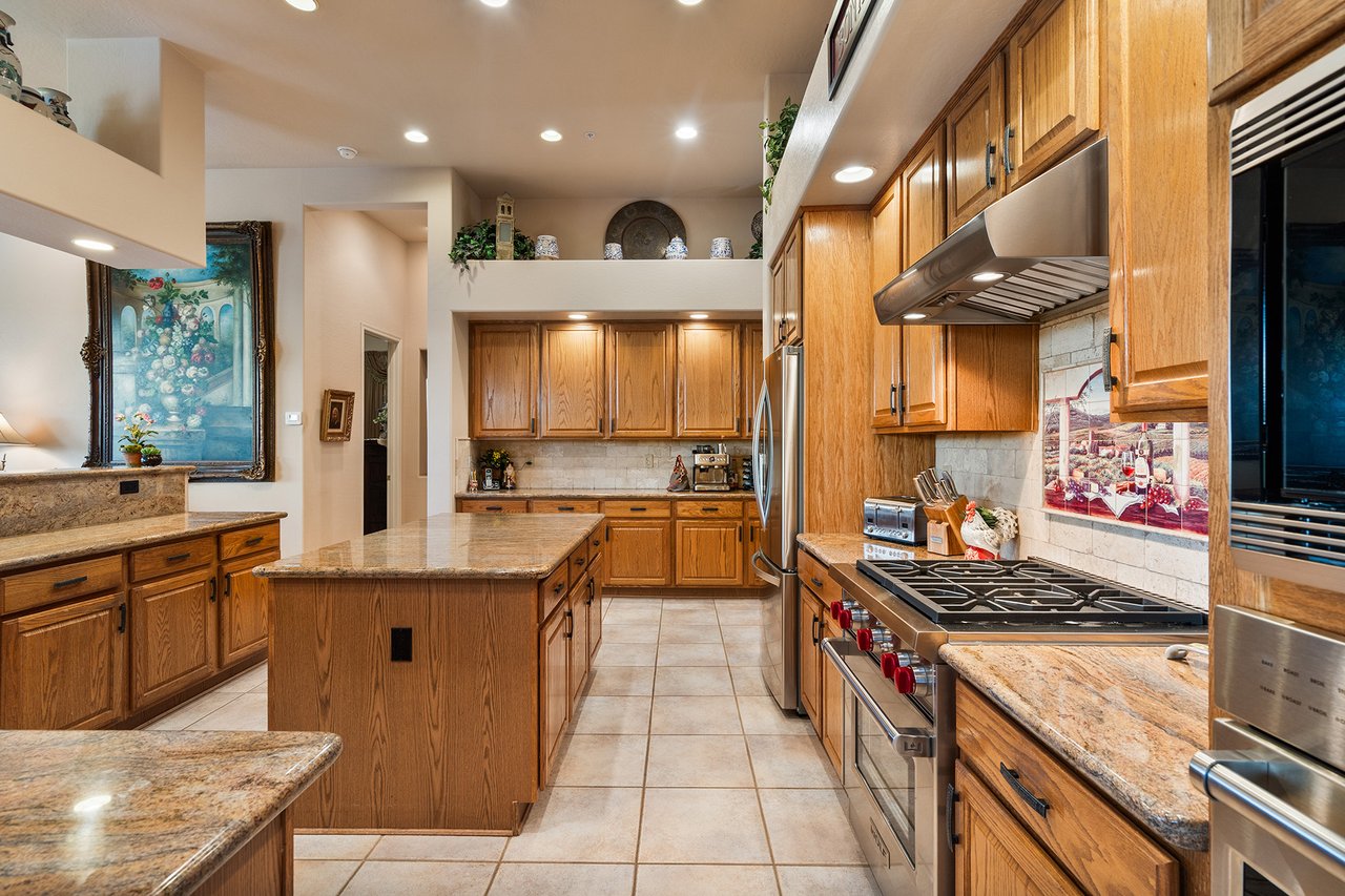 9657 E PEREGRINE Place