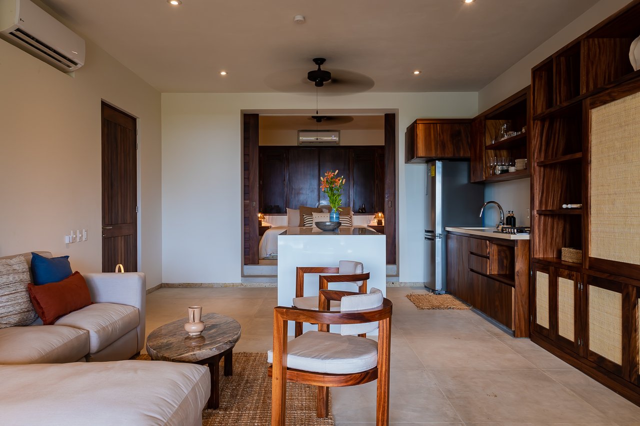 Marea Beachfront Villas H44