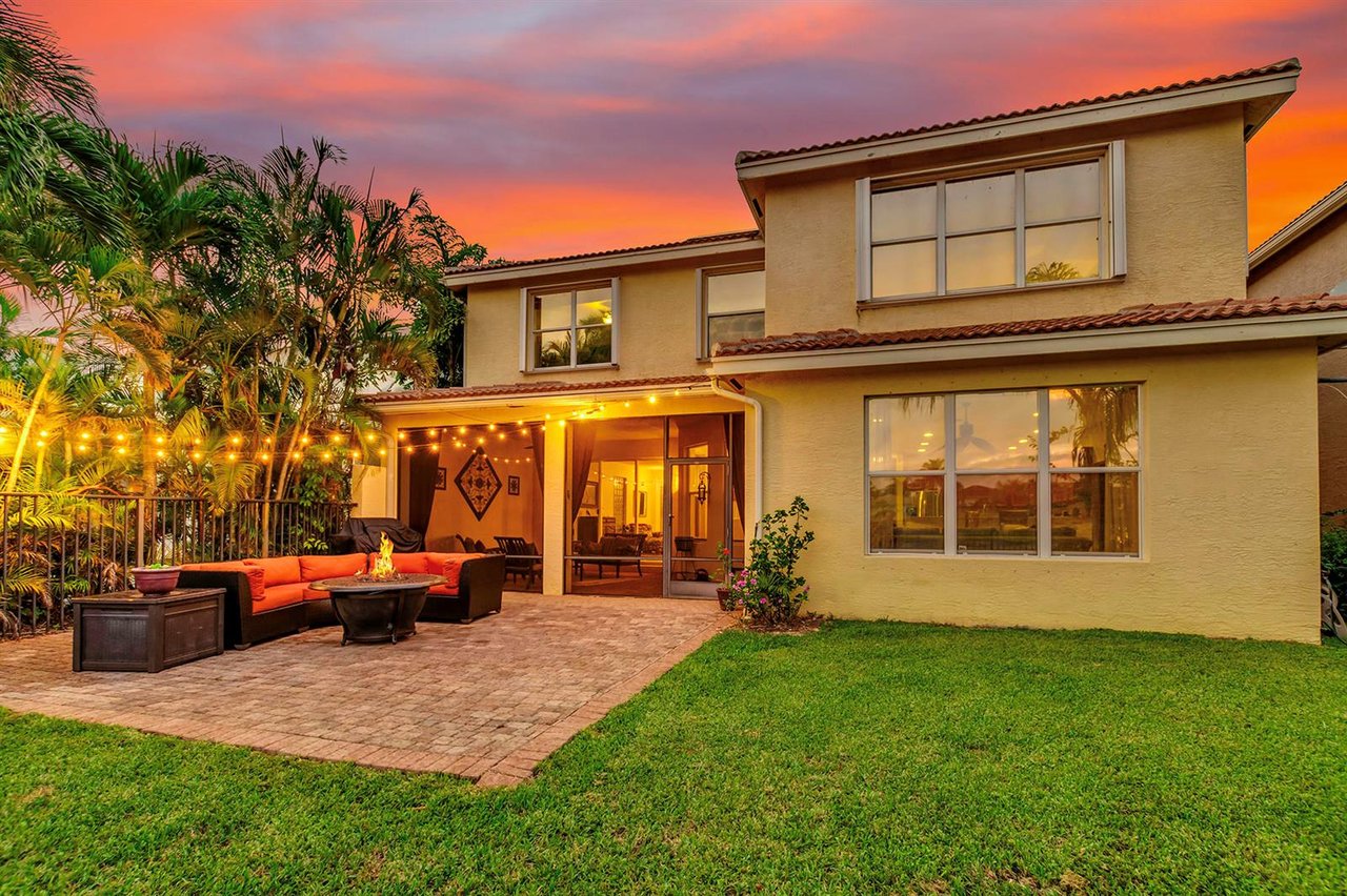 8864 Maple Hill Ct
