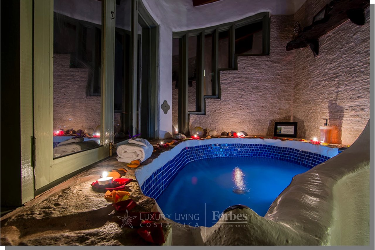 20646 - Boutique Hotel for Sale in the Mountains of Heredia