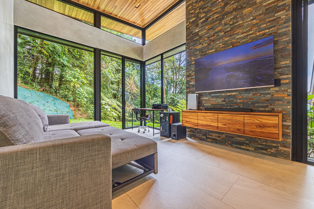 Casa Koules – Architectural 5-Bedroom Oceanview Estate in Prestigious Costa Verde Estates