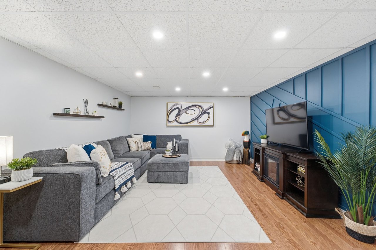 2 Wedgewood Ave