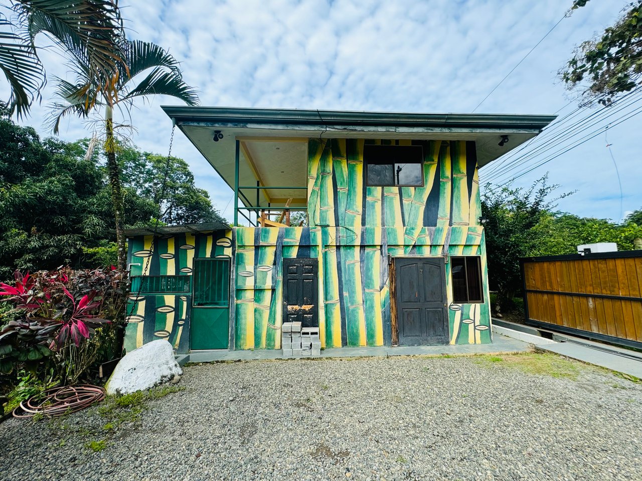 Downtown Uvita Commercial Room Rentals with Restaurant
