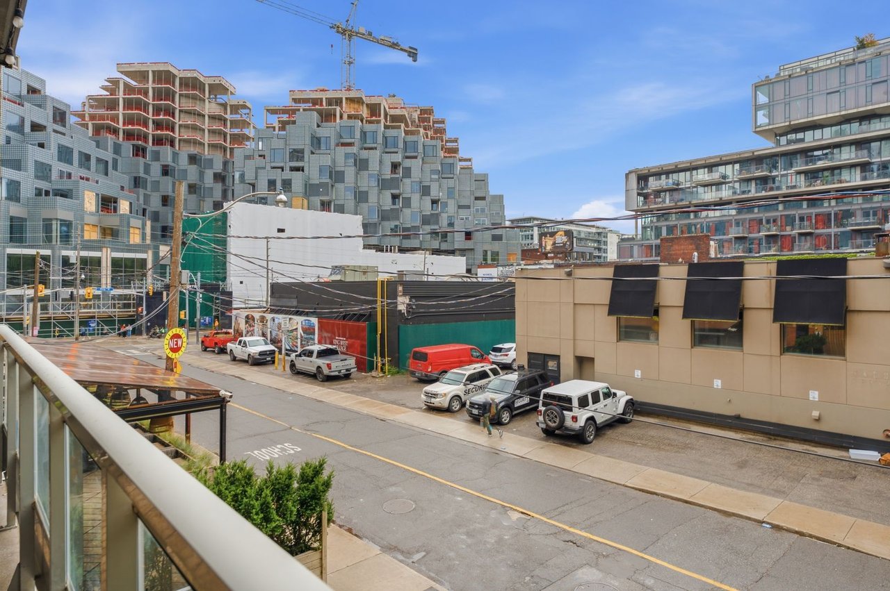 19 Brant St 204