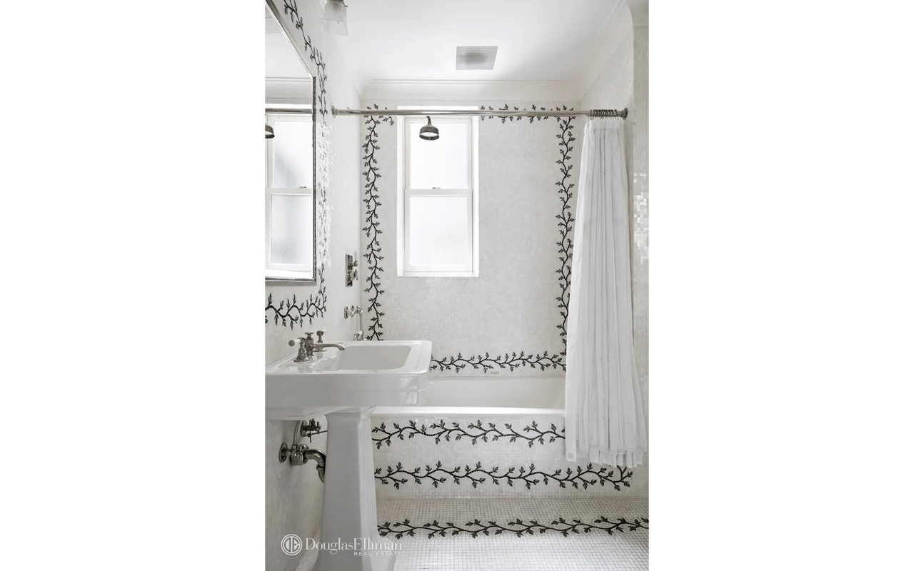 555 Park Avenue #1E