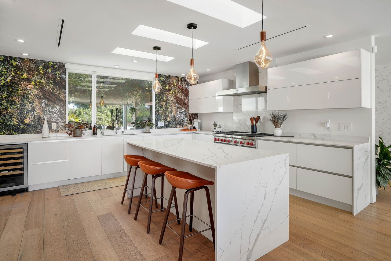 2615 La Cuesta Drive