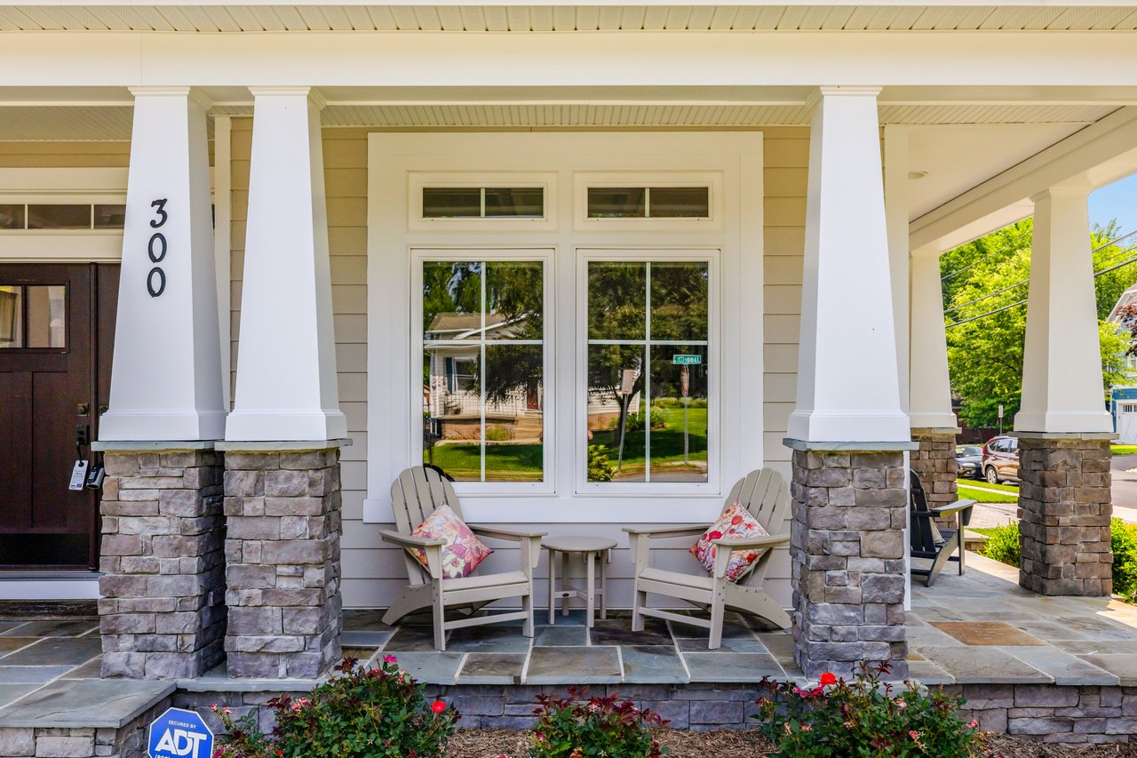 300 Jade Ct NW
