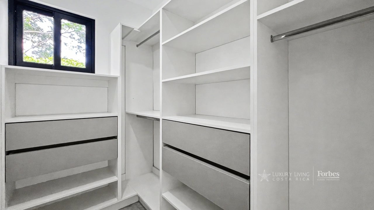 21468 - Remodeled 1-level house, 4 bedrooms, pool, terrace and garden