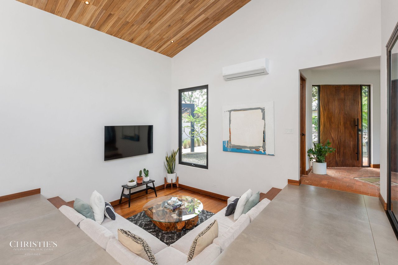 Casa Lola – Contemporary Beachside Oasis in Playa Grande