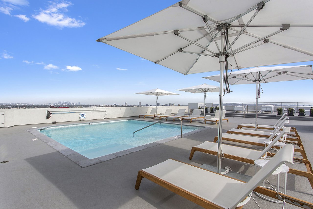 Prestigious Plaza Towers | 5-Star Amenities - Full Service Building