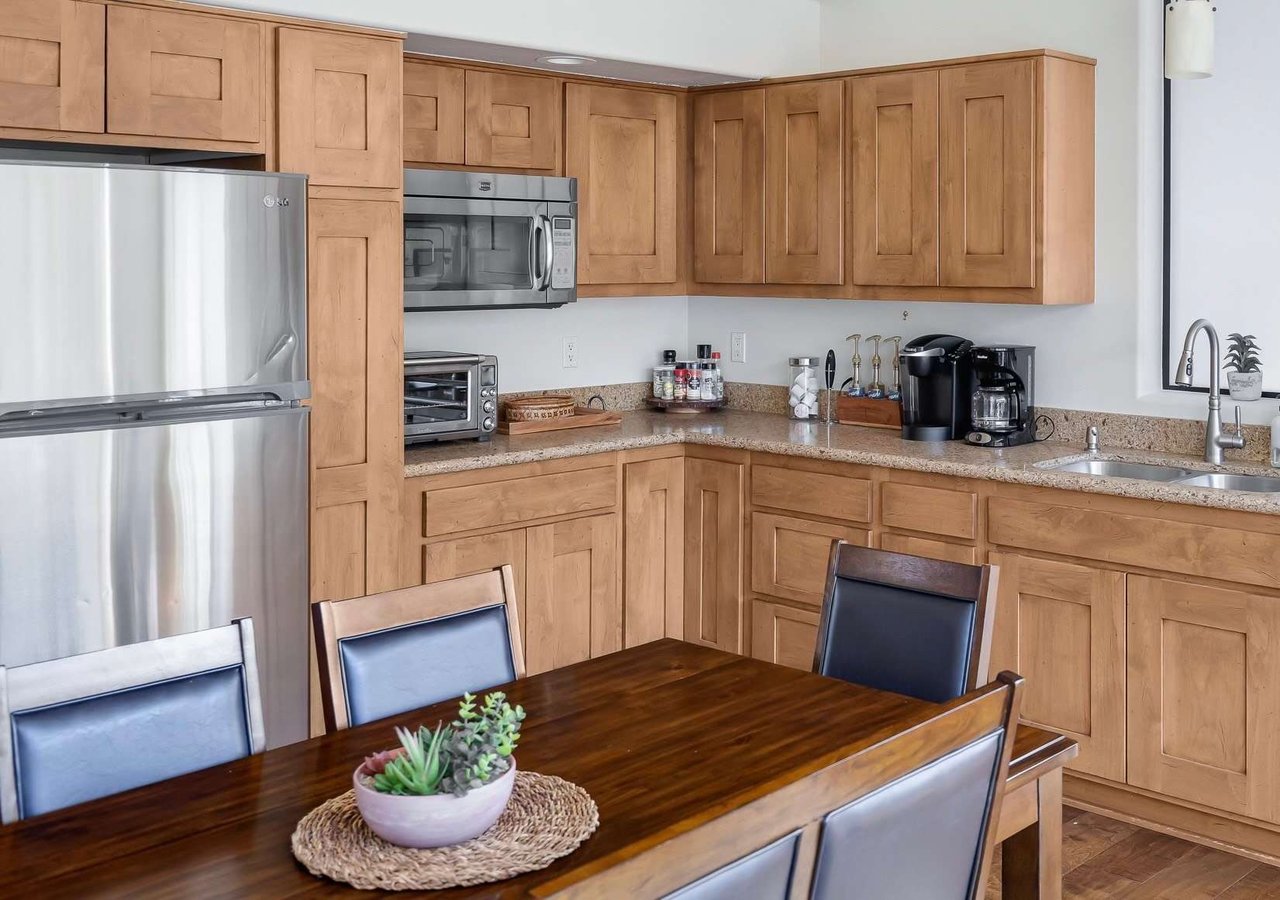 Mammoth Rock Lodge-New Family Home Remodeled, 2 Hot Tubs & Game Room