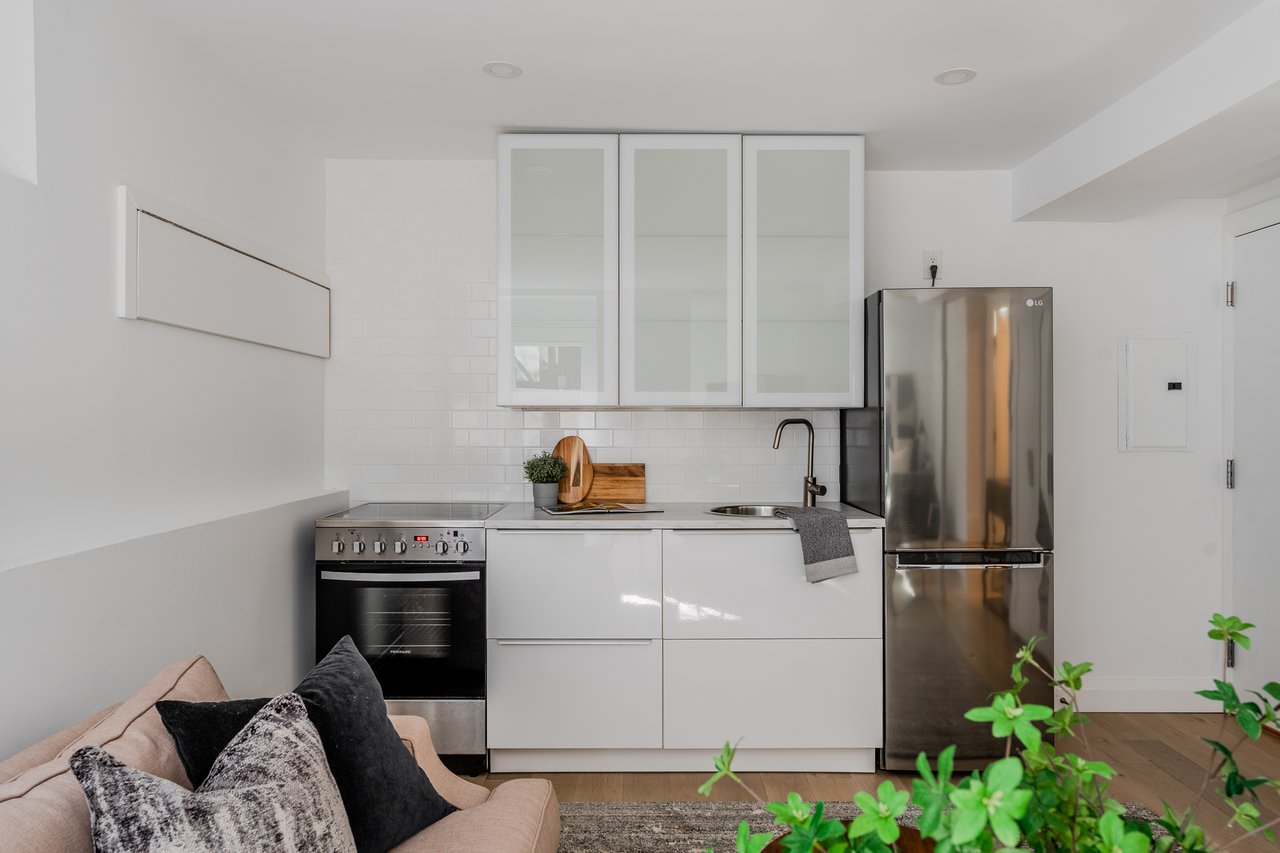 389 Woodbine Ave