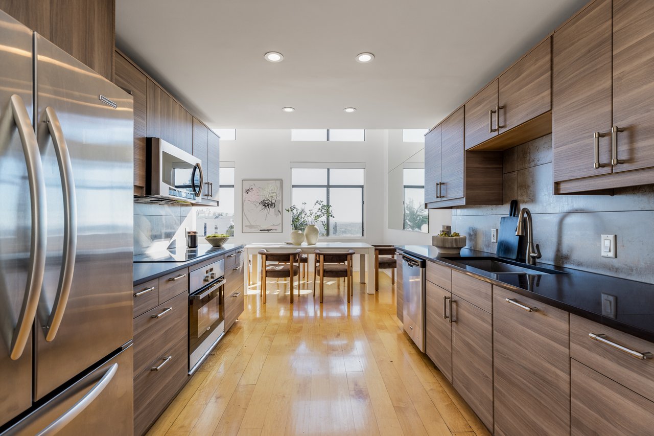 1133 N Clark St Unit: 303