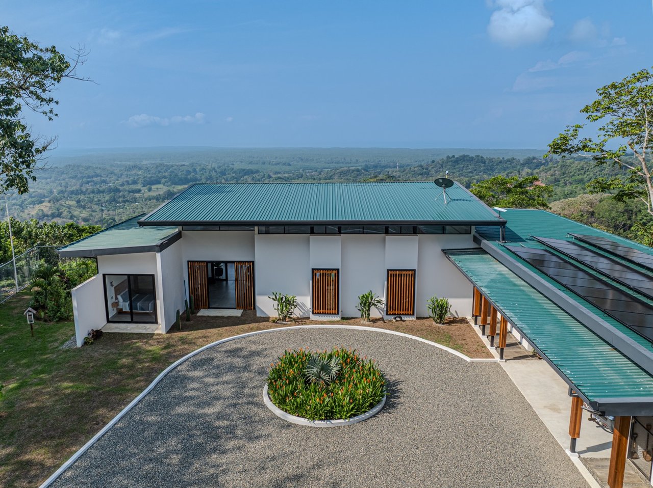 Stunning Off-Grid Modern Home with Spectacular Views and Expansion Potential In Tres Rios