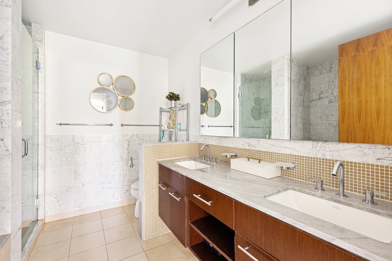 Chic Corner unit in Chelsea