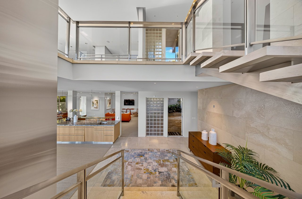 Dramatic Contemporary Architecture and Golden Gate Bridge Views
