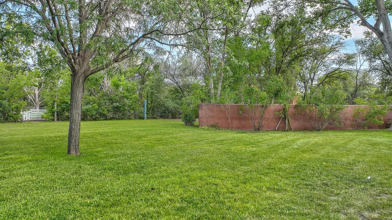 5910 Corrales Rd