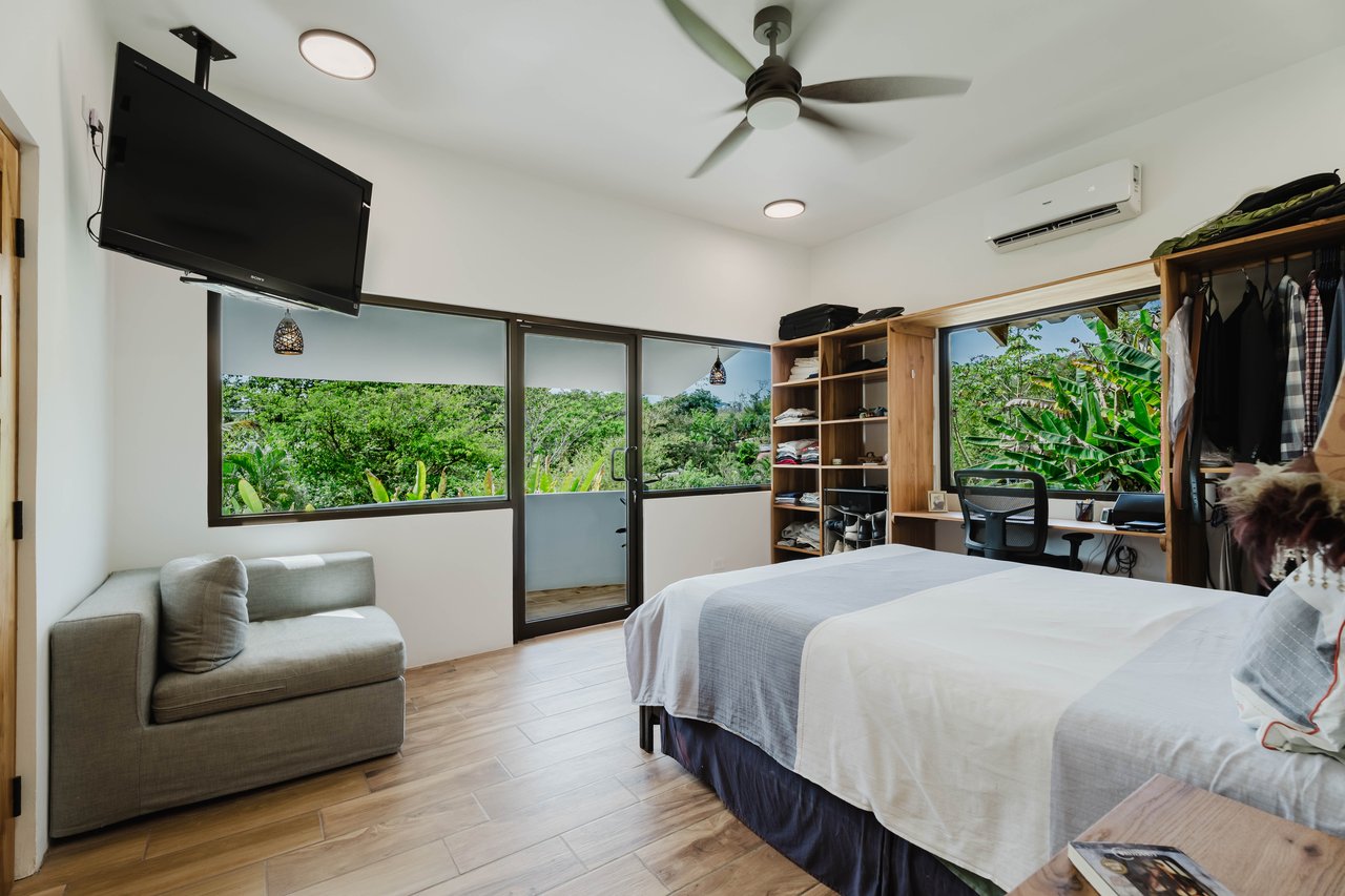 Casa Iguana - Fully Renovated Home Minutes from Marina Pez Vela 