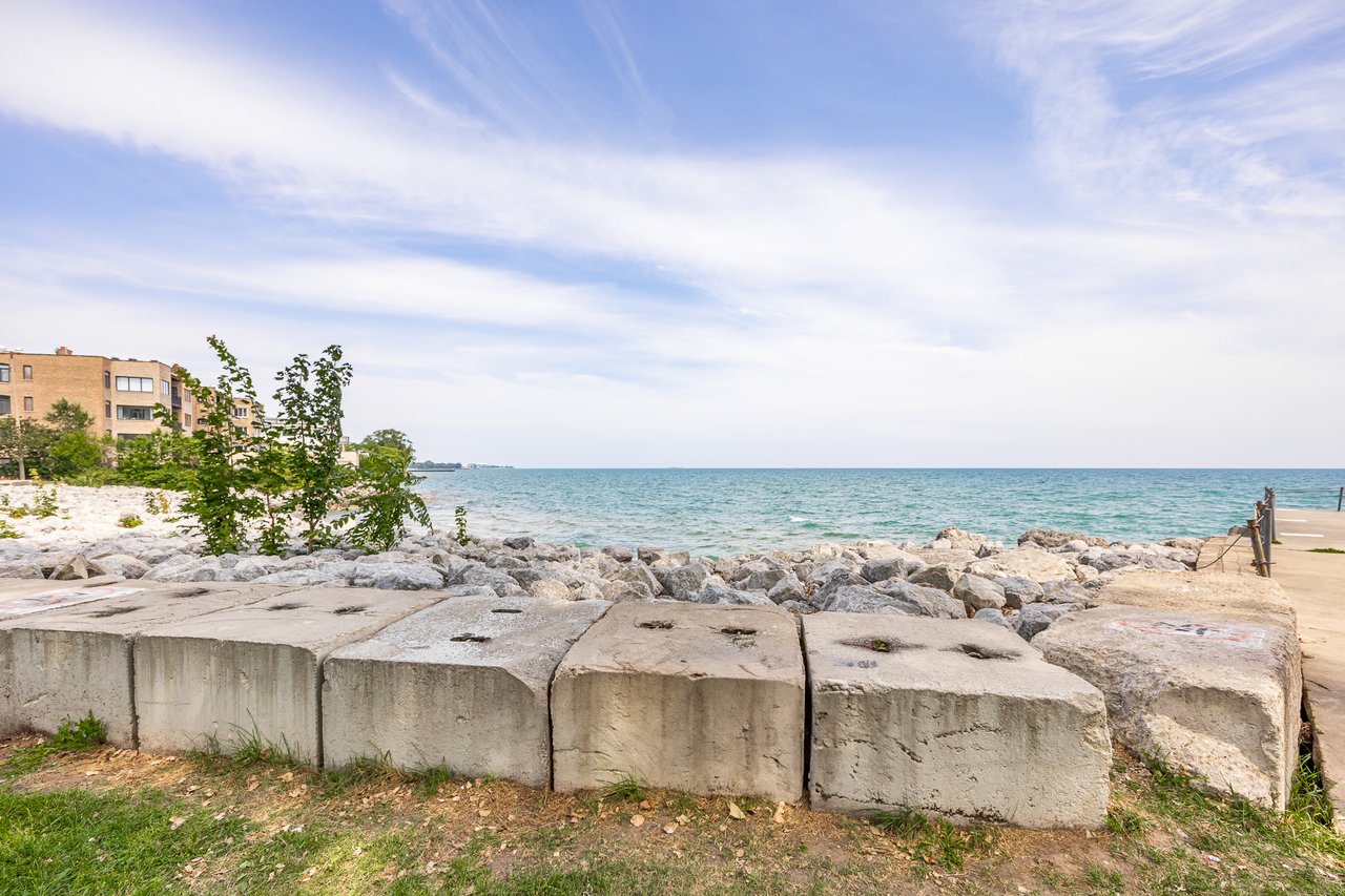 7631 N Eastlake Terrace Unit: 2A-3A