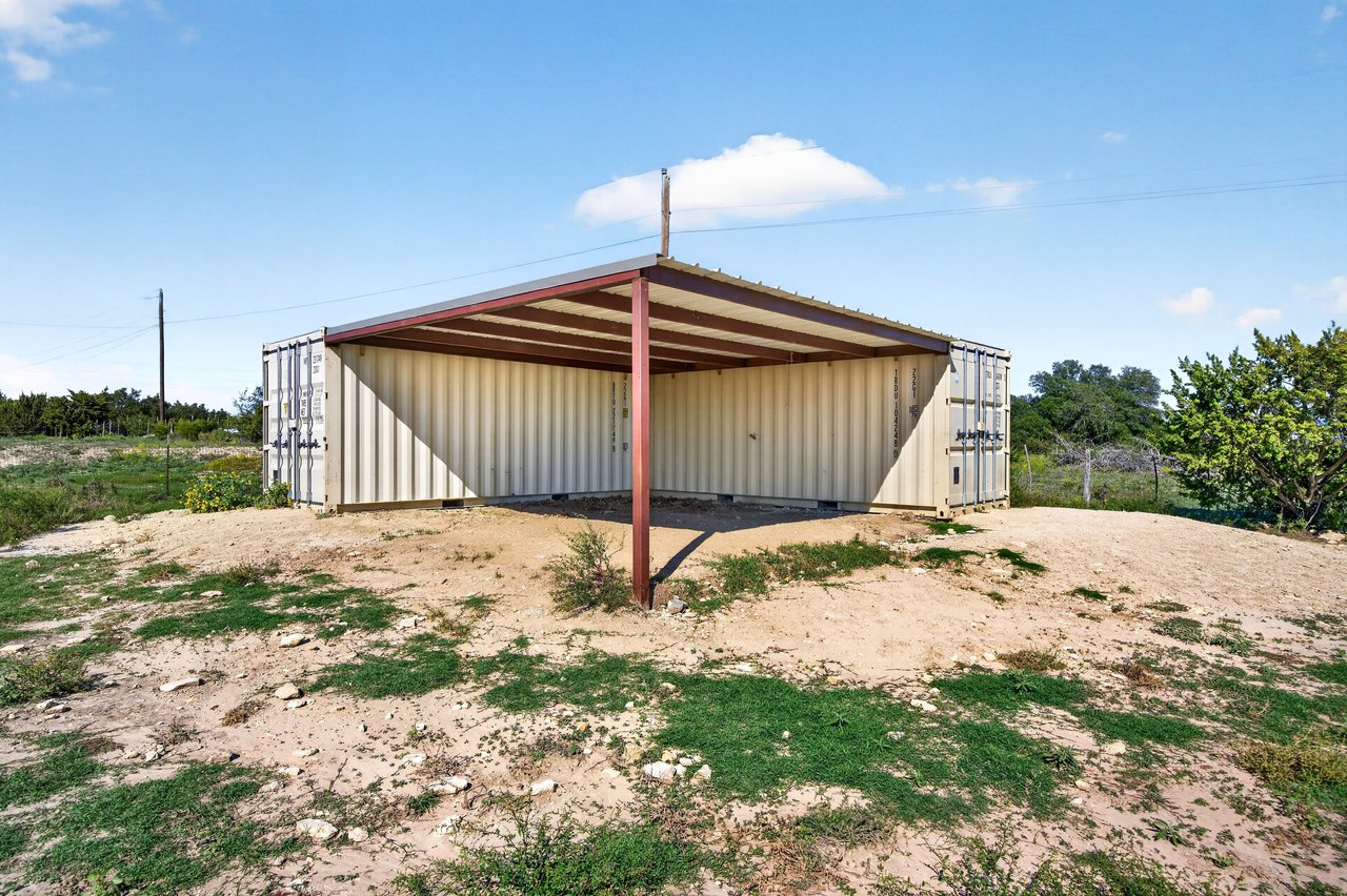 277 Private Road 1611