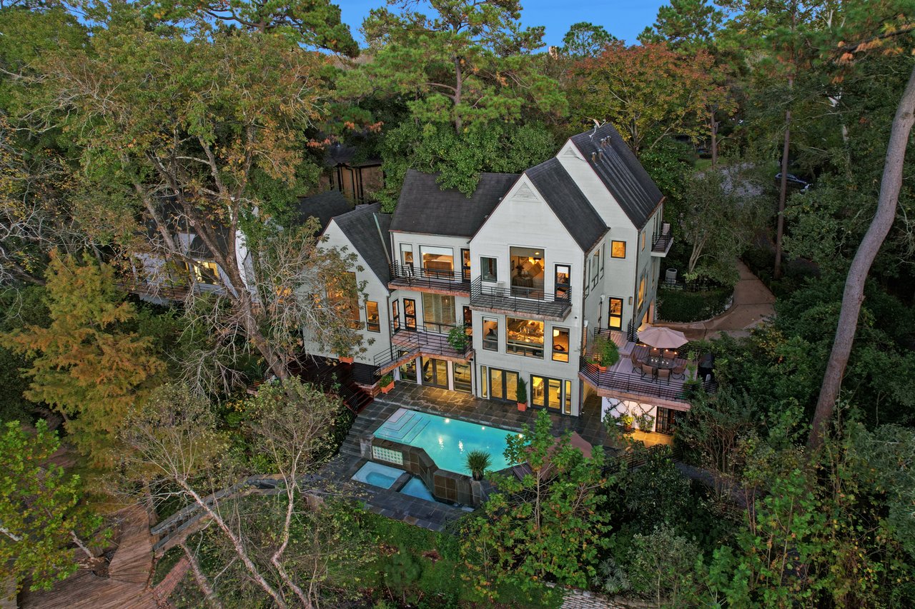 2003 Arrowwood Circle N.