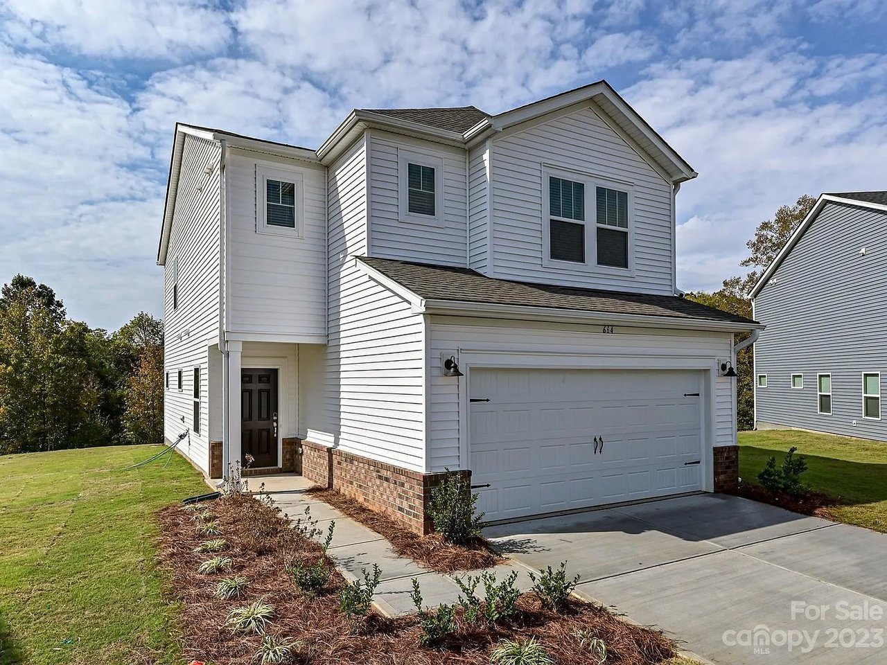 664 Citriadora St
