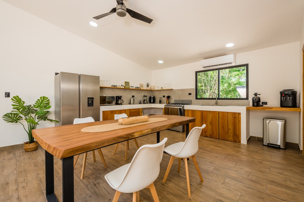 V-Caro Ju | Furnished Villa with Pool, Guest Cottage, and 4,603 m² Expansion Lot Just 15 Minutes from Tamarindo