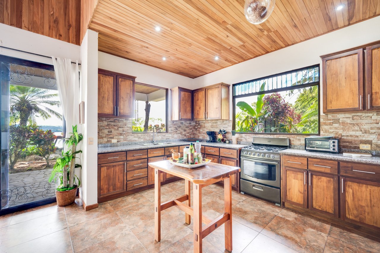 Casa Blanca | Multi-Villa Estate with Lake Views - Nuevo Arenal
