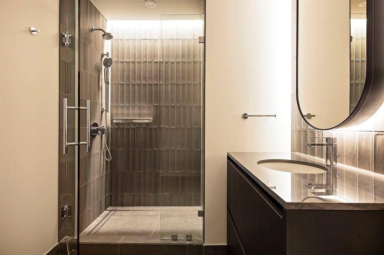 The Modern Residences: 610 Davis St. #2412
