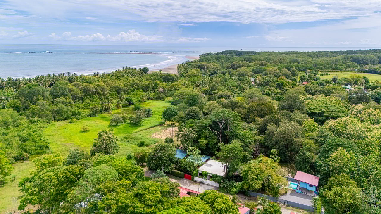 Modern Elegance Meets Tropical Lifestyle in Uvita