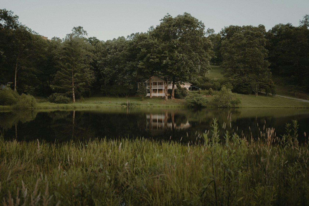 Selling a Nashville Airbnb With Bookings, Furniture, Permit Value, and a Transfer Plan