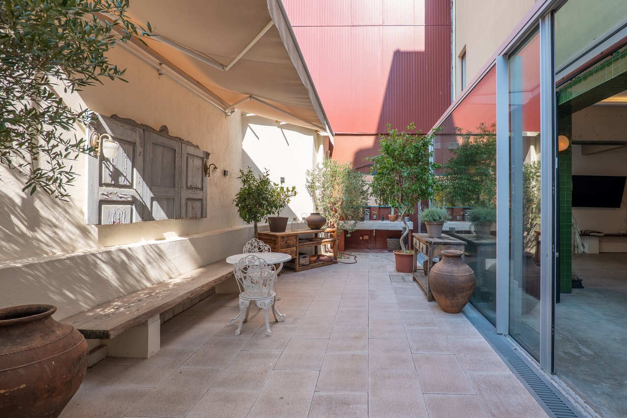 Versatile Loft-Style Living + Office Space in Porto’s Vibrant Art District
