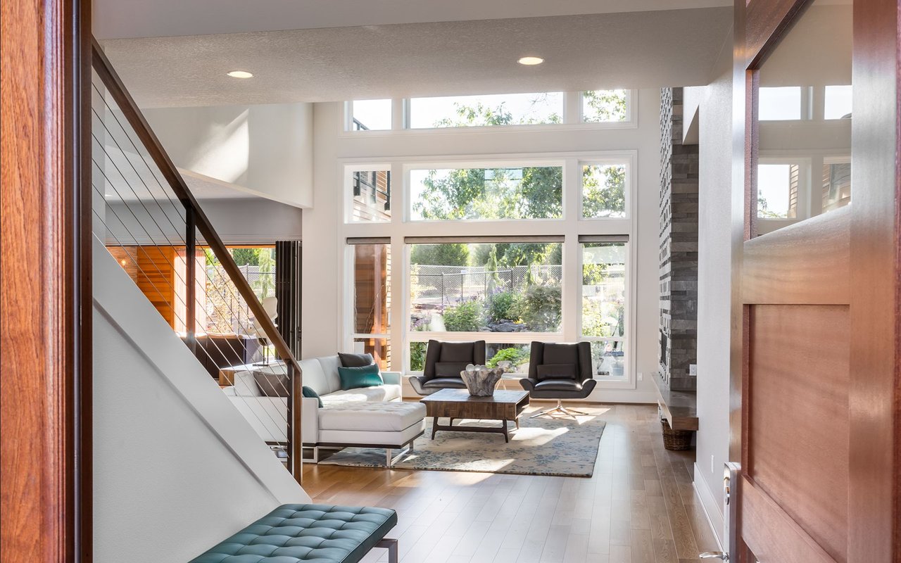 Should You Buy A New House Before Selling Your Old One? Let's Explore the Pros and Cons