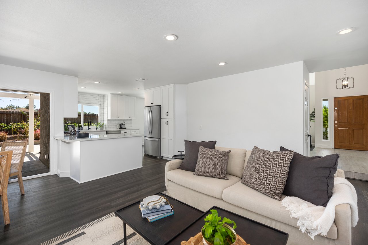 24532 La Cienega Street