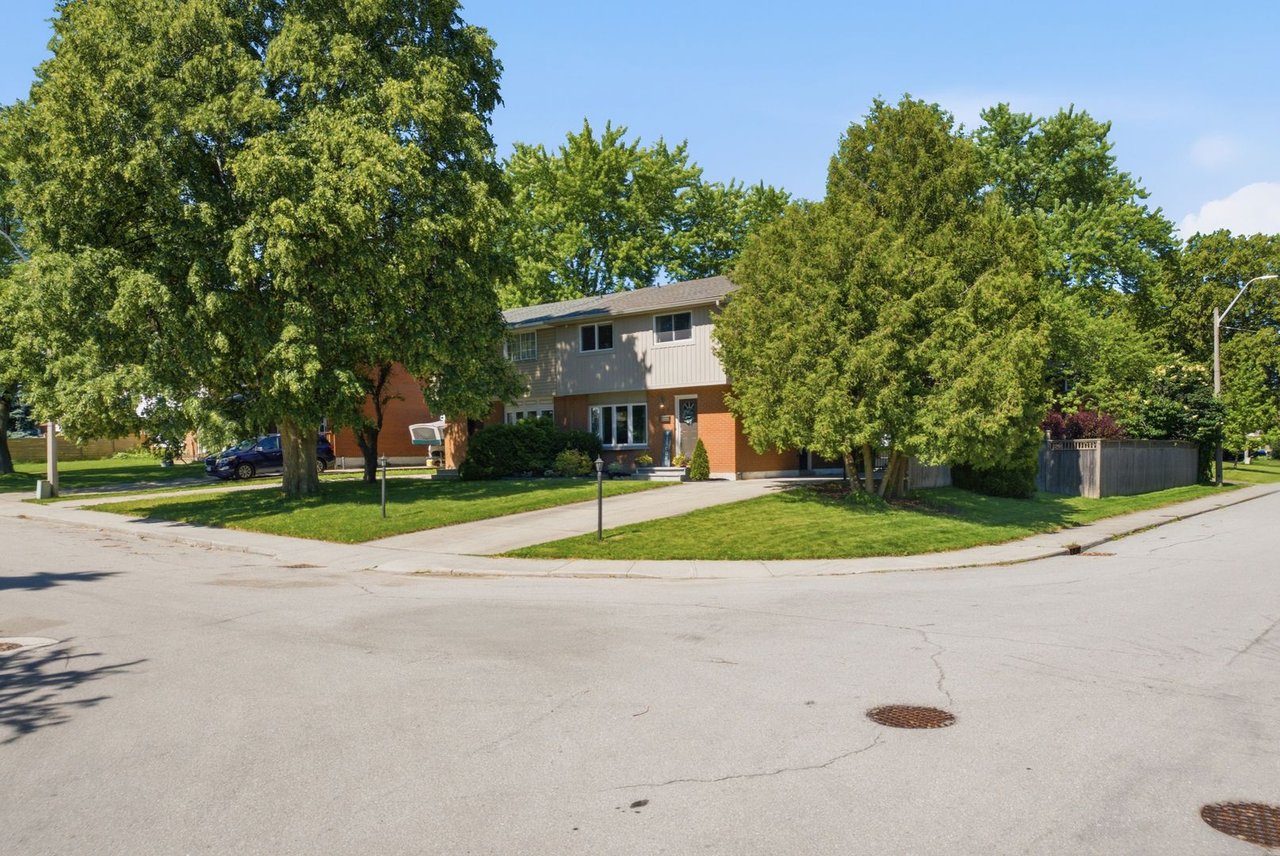 2 Wedgewood Ave
