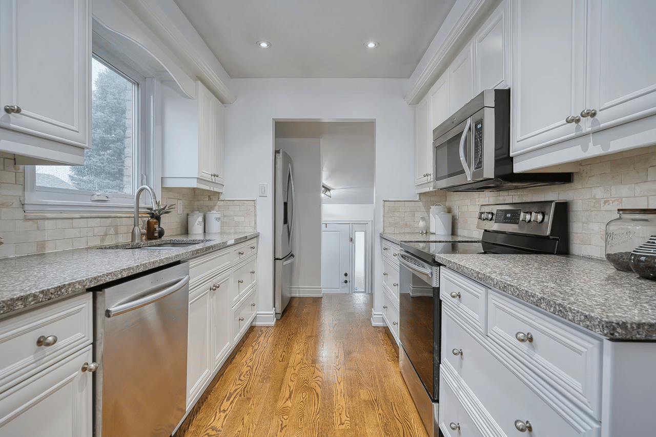 2972 Oslo Cres