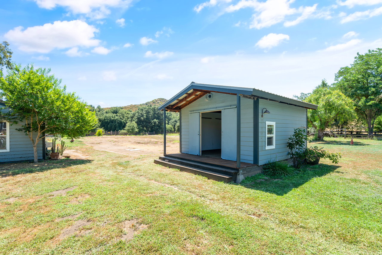 37797 Calle De Lobo