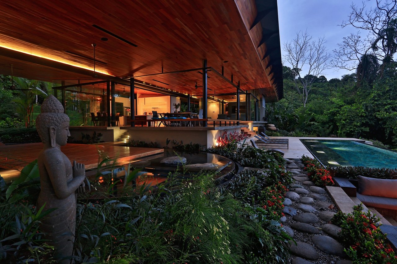 Casa Sanctuary ·  Luxury Jungle Villa · Whale Tail View