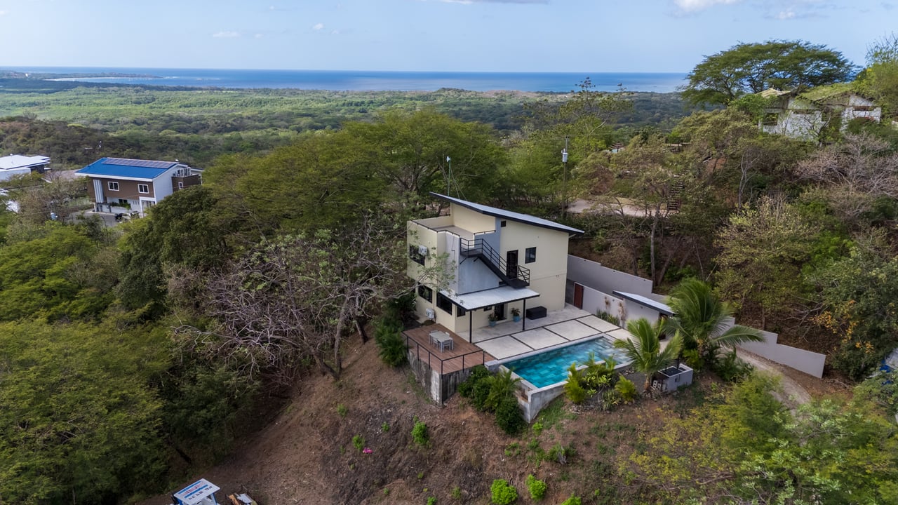 Corona Del Cabo 4 | Main Home + Guest House with Views & Pool – Playa Grande