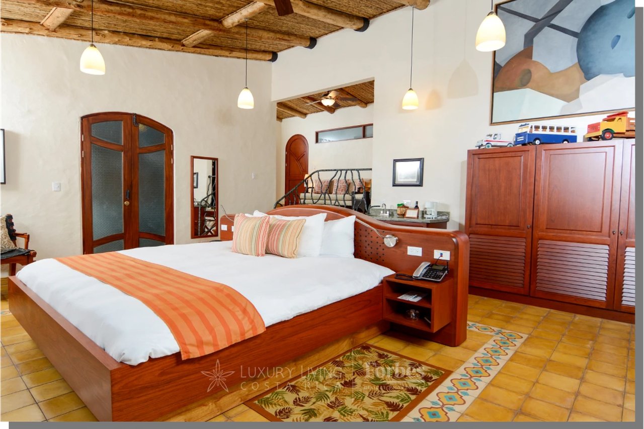 20646 - Boutique Hotel for Sale in the Mountains of Heredia