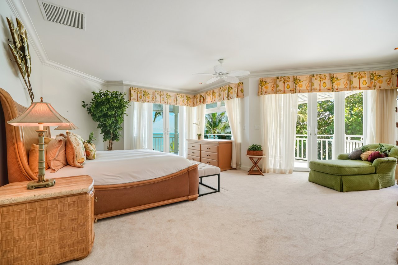 207 Beach Manor, Bayroc