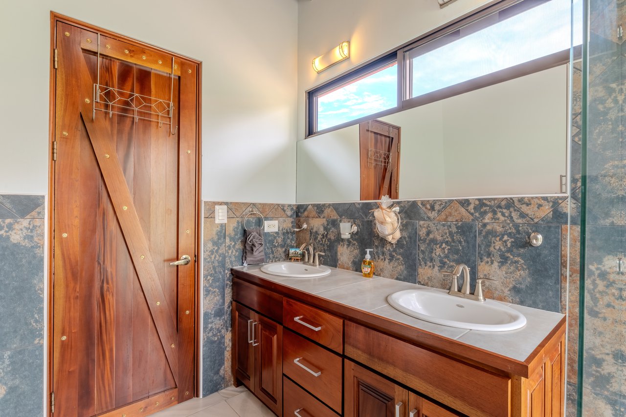 Casa Jean, Window of the Soul 