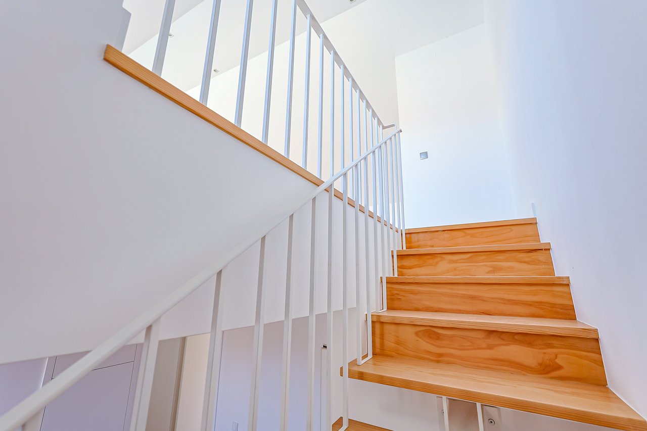 3-BDR Duplex with Sea View, Balcony & Private Lift in Monte Estoril