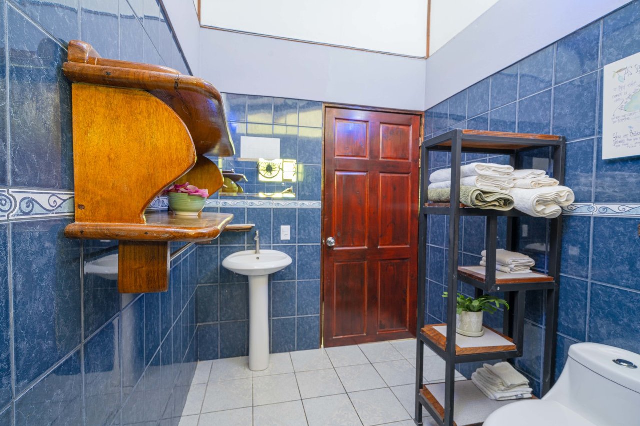 Gated Coastal Beach House, Manuel Antonio, Puntarenas