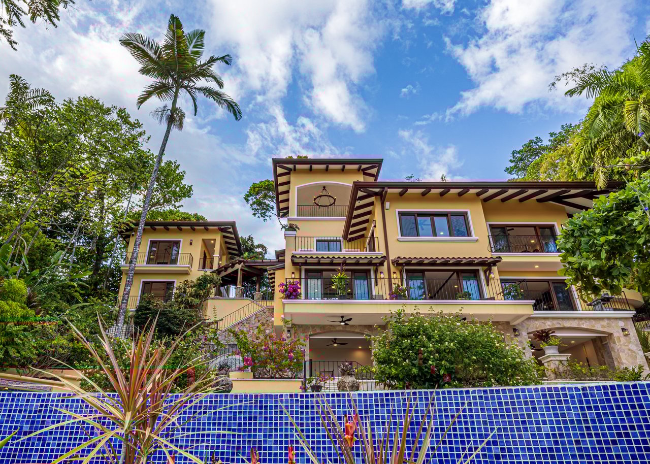 Nido Escondido, Playa Dominical