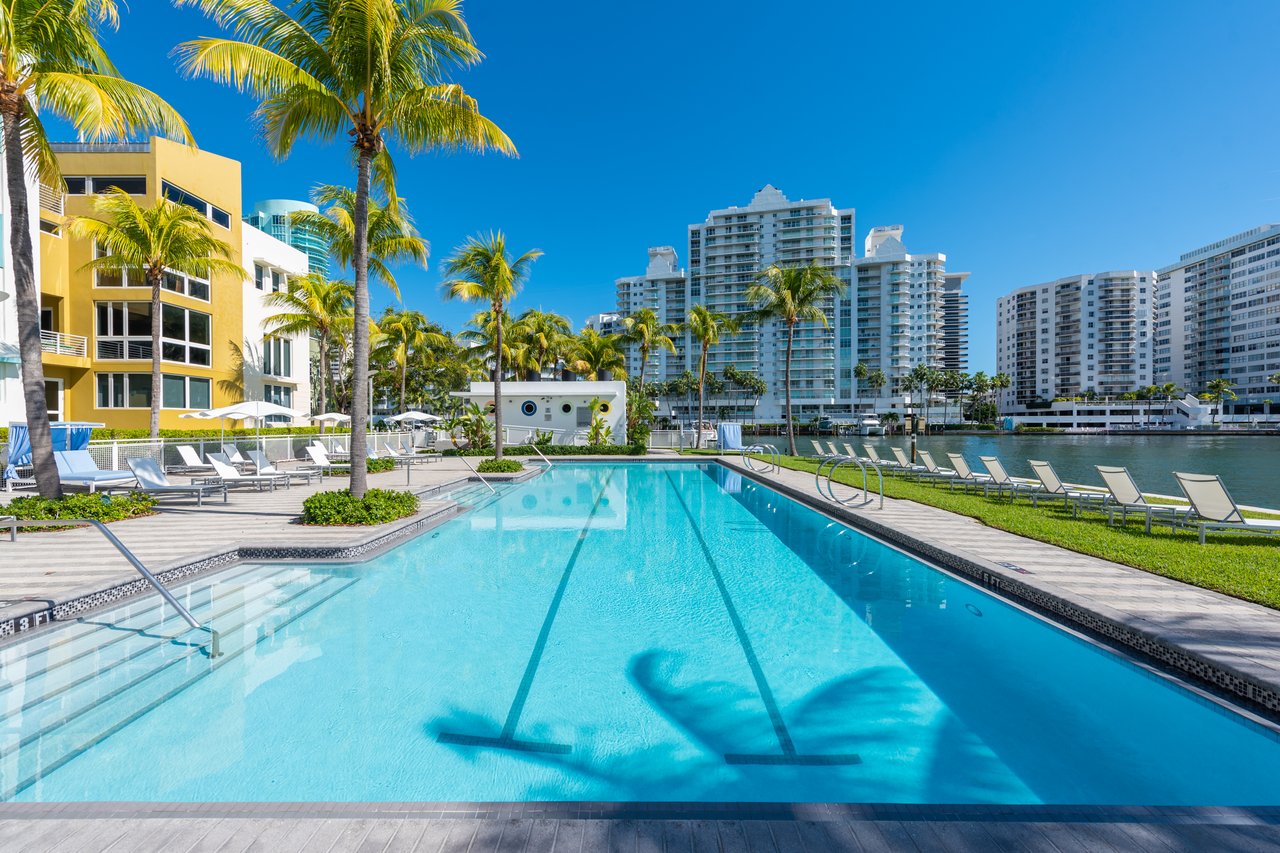 Aqua Gorlin Residence 703