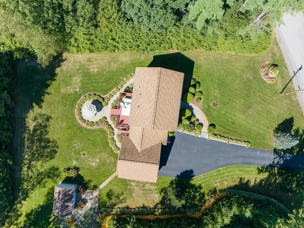 2 Brookside Ln