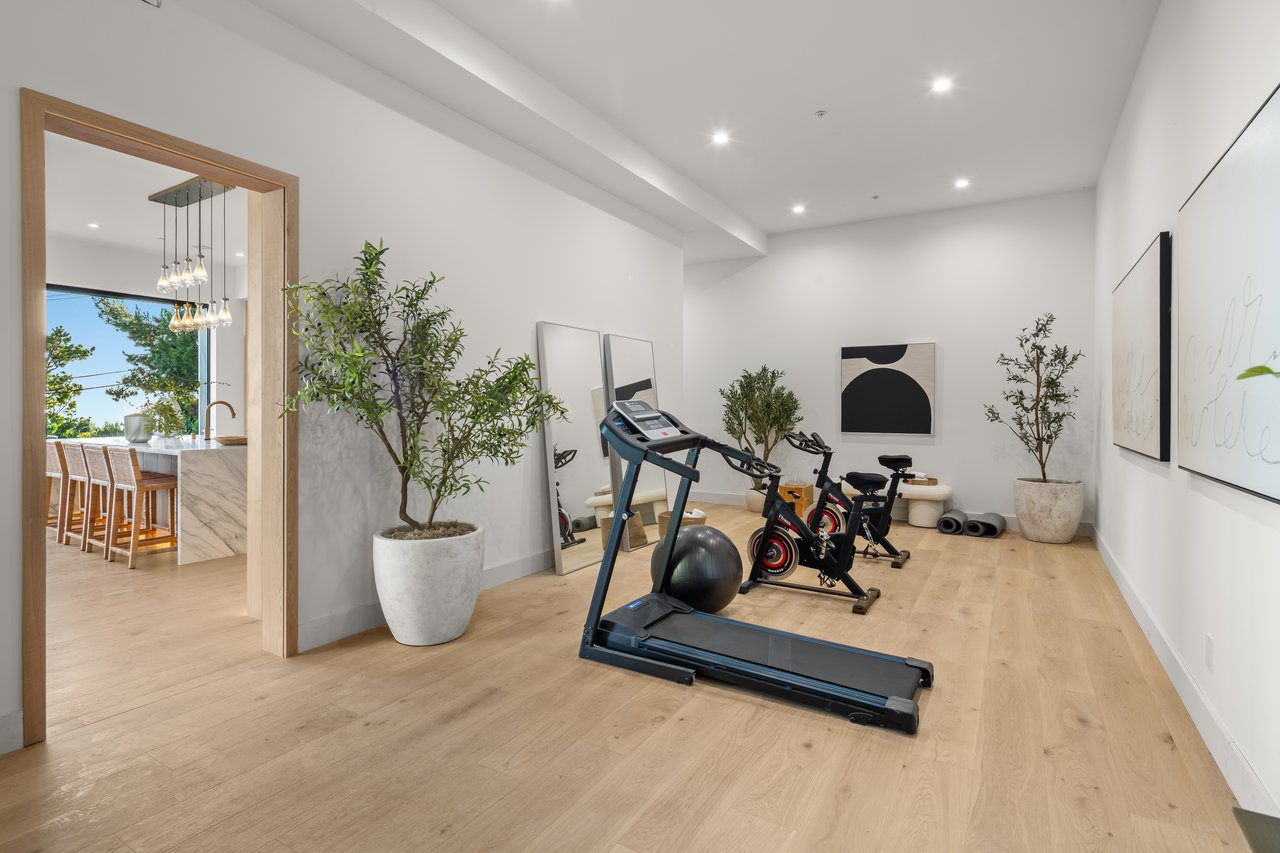 4732 Avenida Del Mar