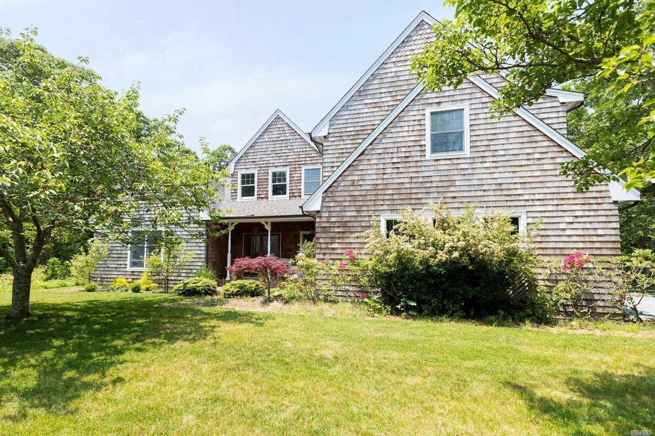 6 Bay Woods Dr
